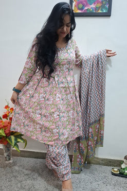 Bagru Print Suit having Box Pleats and Neck Details with Dupatta and Dhoti